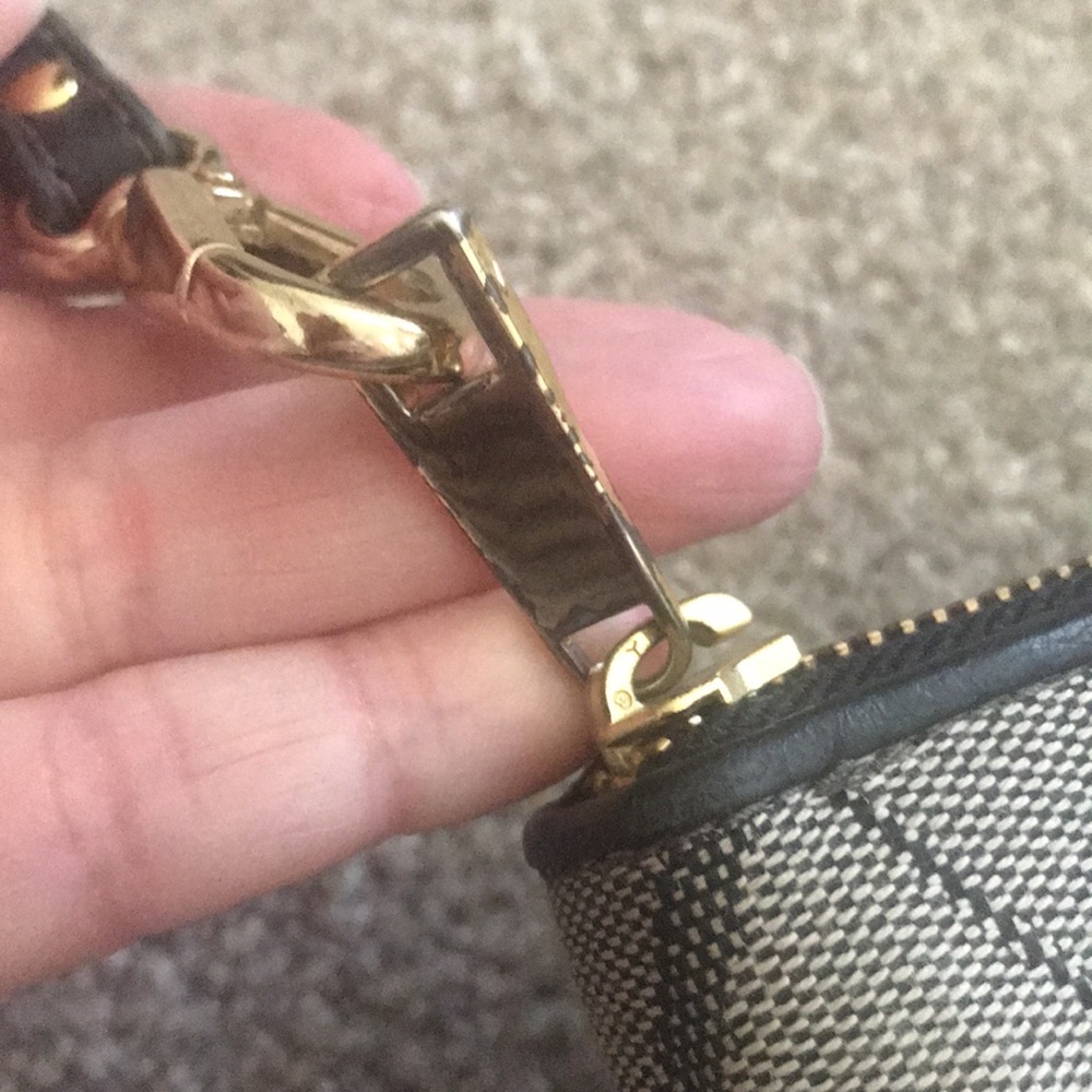 Fossil Zip Wrislet Wallet - Picture 7 of 8